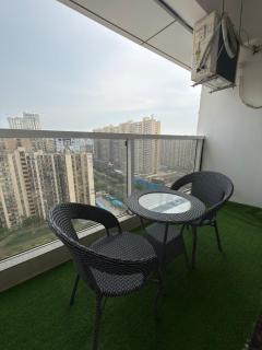 Luxurious 1BHK with Balcony Garden & City View - 7