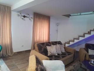 Vila Maria, sunt 2 camere si un living mare cu 2 canapele care se fac paturi matrimoniale se inchiriaza toata vila 150 lei de persoana copii au gratuita cazarea - 1