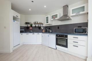 Modern 2-Bed Near Luas & Dublin Mountains - 3