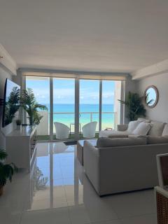 Beachfront Miami Beach Condo, Ocean View & Valet Parking - 0
