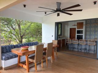 La Orilla Oceanfront House - 9