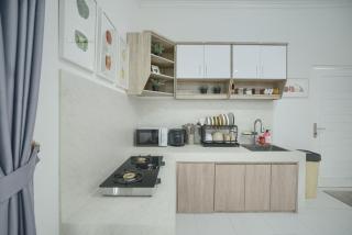 Villa Sore Teduh Luxury 3BR Near Ambarukmo Plaza and Coffee Shops - 9