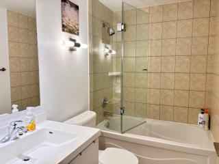 Home stay - Upscale Private Room with top amenities and Scenic View - 6