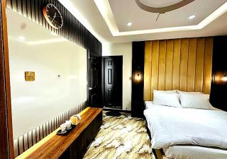 Cozy Studio-Style 1BHK with Balcony Near Mall Road - 2