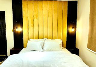 Cozy Studio-Style 1BHK with Balcony Near Mall Road - 3