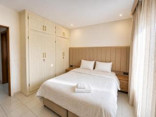 Elegant 2BR Apartment - 4