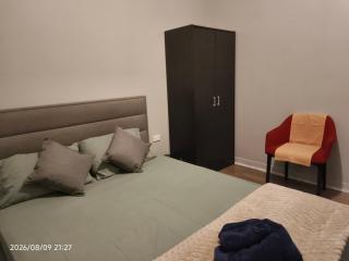 Comfortable Queen Room Your Home Away From Home in Whyalla! - 4