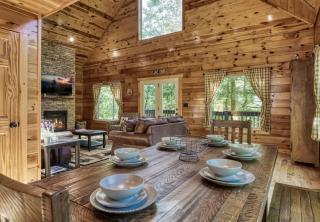 The Foxs Den, Hot Tub, Pool Table and Smoky Mountain Charm - 5