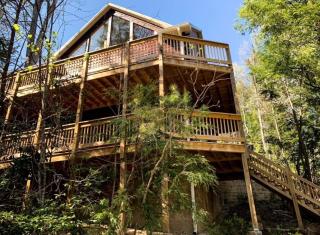 The Foxs Den, Hot Tub, Pool Table and Smoky Mountain Charm - 6