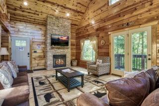 The Foxs Den, Hot Tub, Pool Table and Smoky Mountain Charm - 4