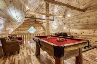 Cozy Log Cabin, hot tub, pool table, pool access - 9