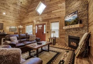 Cozy Log Cabin, hot tub, pool table, pool access - 5
