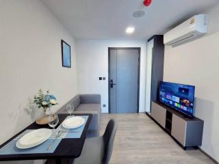 A Calm Bangkok Stay with Pool & Private Balcony - 6