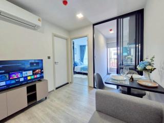 A Calm Bangkok Stay with Pool & Private Balcony - 5