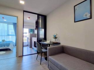 A Calm Bangkok Stay with Pool & Private Balcony - 4