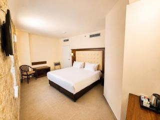 The Annexe - by Gloria Hotel - 1