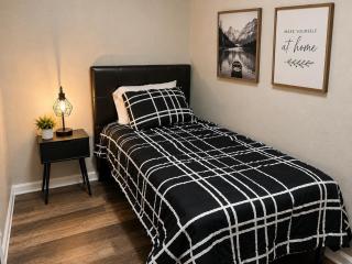 Fennvilla: Sleeps 8•Hot Tub•3 Dogs•Gameroom - 1