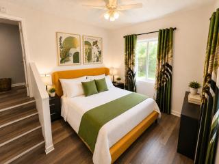 Fennvilla: Sleeps 8•Hot Tub•3 Dogs•Gameroom - 4