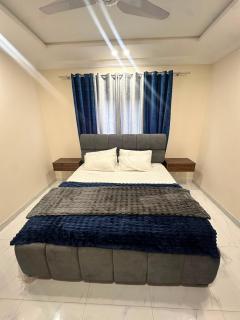 Luxury Apartment Lower Canal Road Faisalabad Kitchen WiFi Parking & Self Check-in - 0