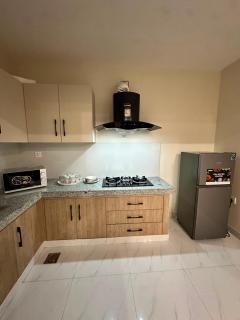 Luxury Apartment Lower Canal Road Faisalabad Kitchen WiFi Parking & Self Check-in - 7