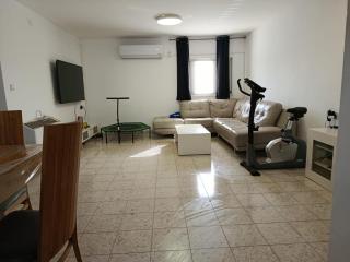 Sderot Family Work & Play Apartment - 0