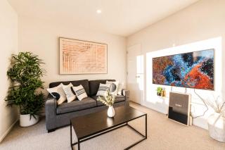 Garden View 2-Bedroom Getaway in Christchurch - 9