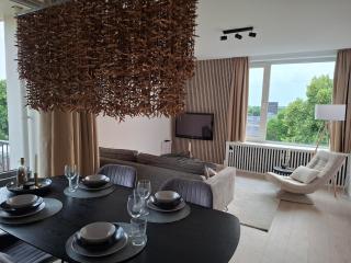 Apartment with skyline view - 1