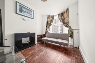 3 Bedroom House located at Old Swan, Liverpool Hosted by Eason Stays with Garden View and Free Parking - 9