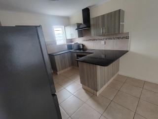 Charming and Cozy Townhouse in Gonubie - 8