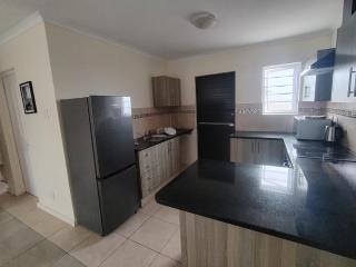 Charming and Cozy Townhouse in Gonubie - 2