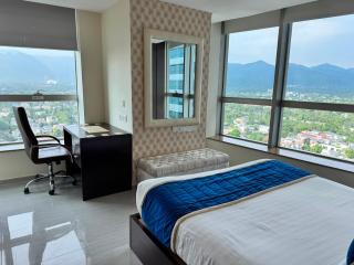 Centaurus Mall 2 Bed And 3 Bed luxury City View Apartments - 2