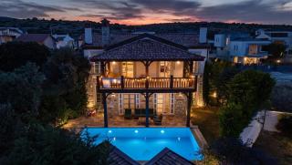 Private Villa with Pool 150 m from the Sea - 4 Bathrooms - 8 People - 9