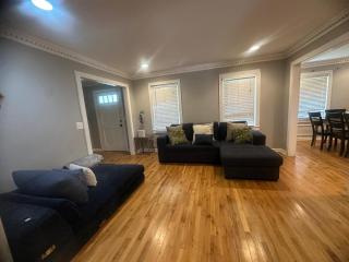 HUGE Home with 8 beds , Sleeps 12 25 mins from downtown - 2