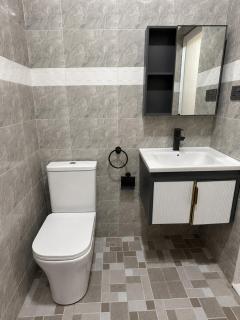 Modern & Stylish 2BR Flat with Private Bathrooms - 6