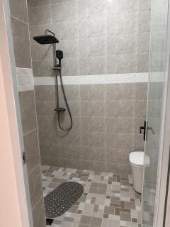 Modern & Stylish 2BR Flat with Private Bathrooms - 5