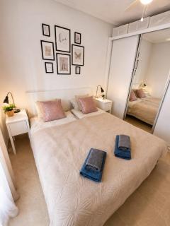 Sunny ground floor apartment with a large terrace and direct access to the pool - 3