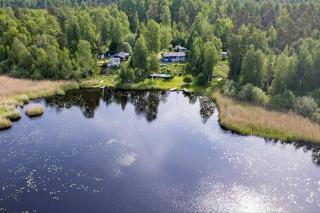 Summer cottage by a peaceful lake - 4