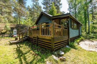 Summer cottage by a peaceful lake - 0