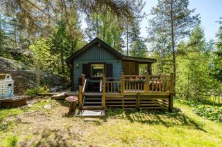 Summer cottage by a peaceful lake - 8