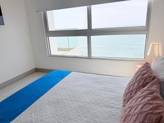 Frente al Mar, Piscina Piso 38 - 7