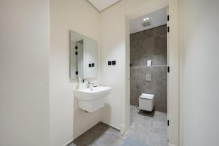 Spacious 3BR Huge Living Self Entry - 2