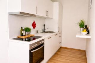 Modern Stylish Apartment with Balcony & Free Parking - 2