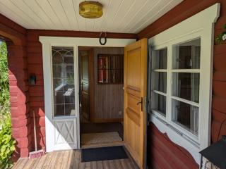 Cozy cottage with lake view - 9