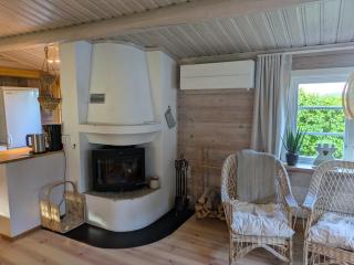 Cozy cottage with lake view - 6