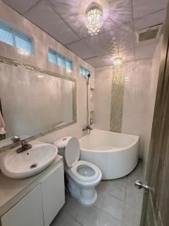 Seaview Panorama 4BR Apartment Walk to beach - 4