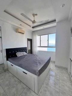 Seaview Panorama 4BR Apartment Walk to beach - 3