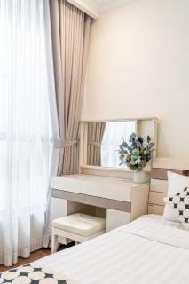 Bright 1BR Landmark 5 Vinhomes Central Park - 1