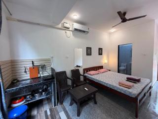 Studio Silent Grove R-6 by Mukund Sadan Arambol - 9