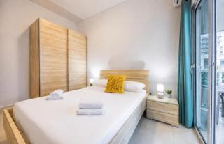 Sliema 3BR Family Apartment near Balluta Bay - Balconies, Cot & High Chair - 1
