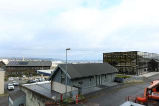 Modern 2BR with Sea Views and Balcony - 4